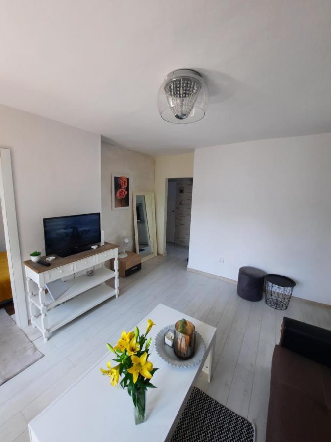 Apartament Zorzy Przy Instytucie Kardiologii Anin Apartment Варшава Екстериор снимка